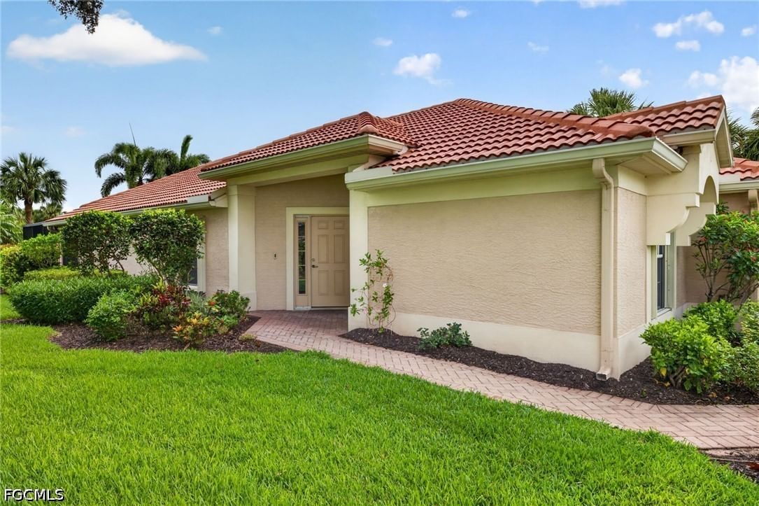 9550 Hemingway Lane, Fort Myers, FL 33913 photo 4