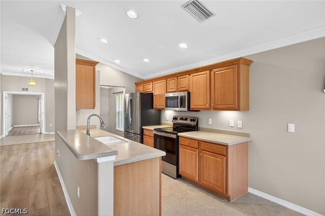 9550 Hemingway Lane, Fort Myers, FL 33913 photo 5