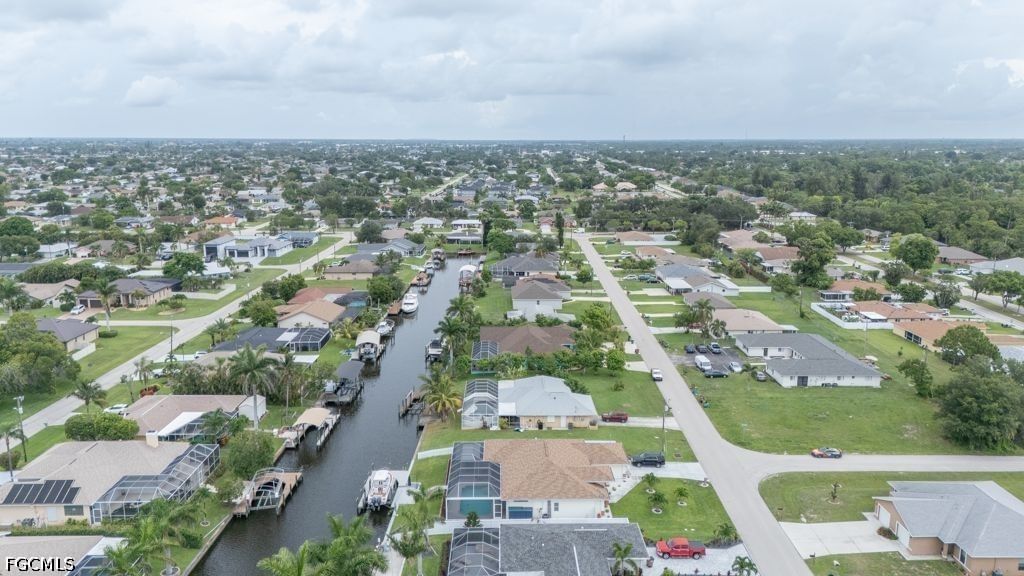 946 SE 23rd Place, Cape Coral, FL 33990 photo 2