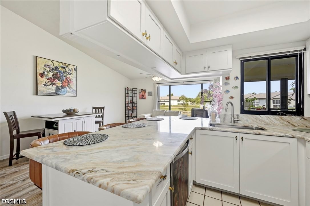5830 Trailwinds Drive #824, Fort Myers, FL 33907 photo 4