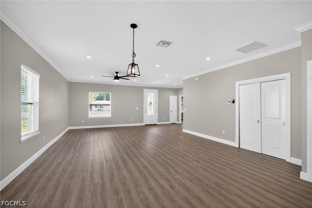 7977 49th Avenue N, St Petersburg, FL 33709 photo 5