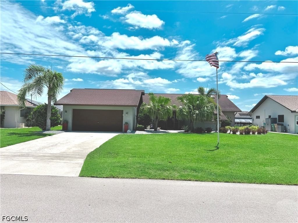 919 SE 20th Court, Cape Coral, FL 33990 photo 2