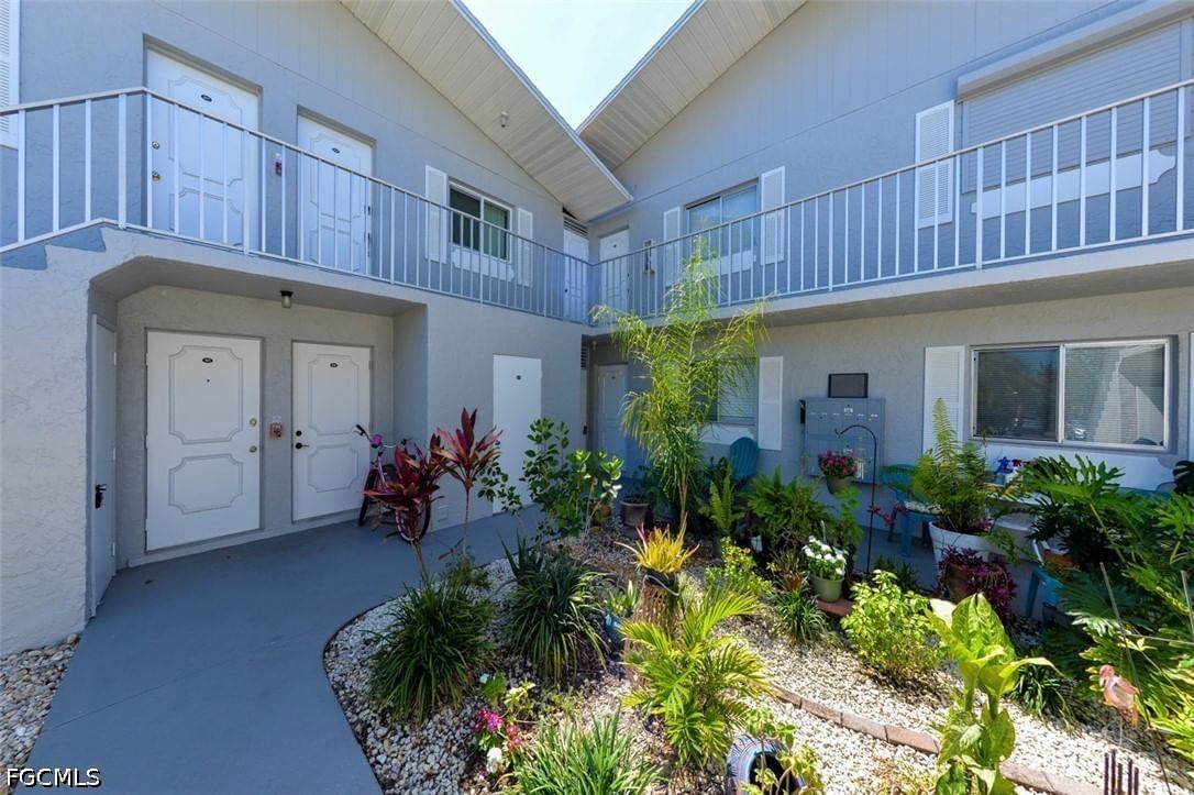 8101 Country Road #201, Fort Myers, FL 33919 photo 2