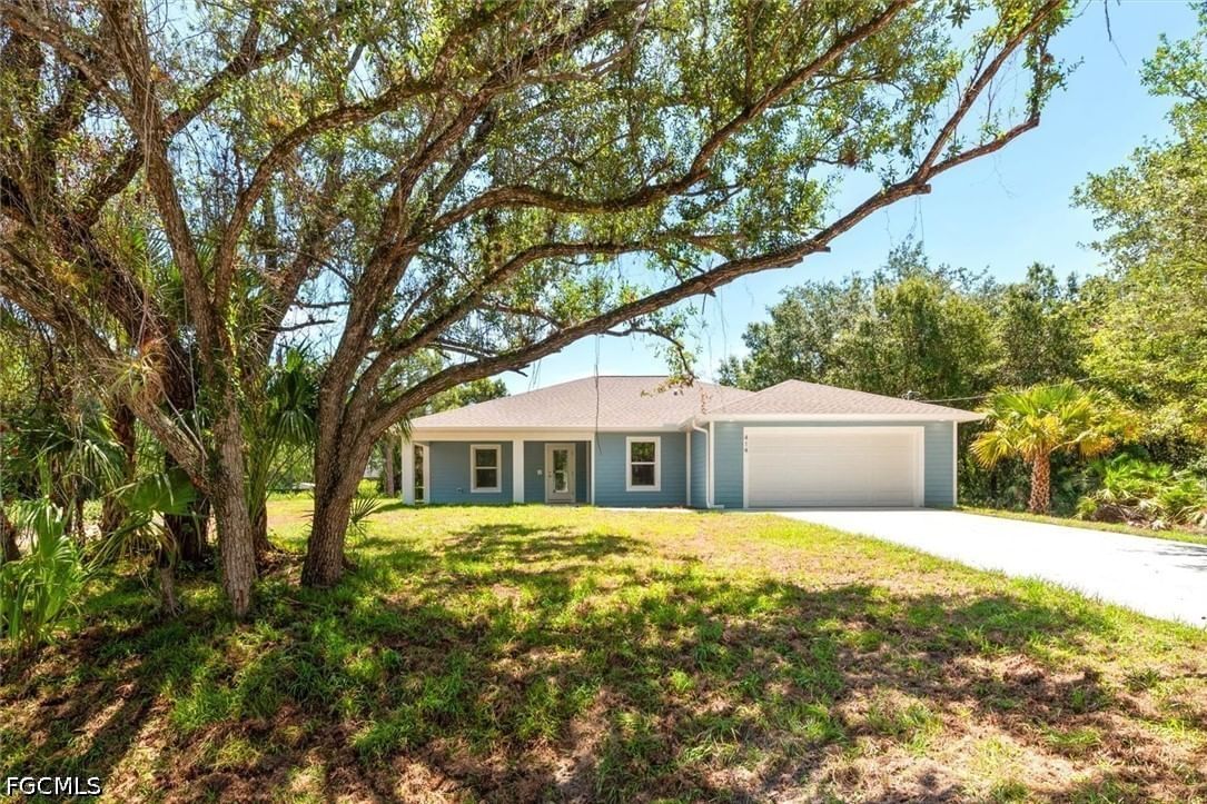414 Cleveland Avenue, Lehigh Acres, FL 33972 photo 2