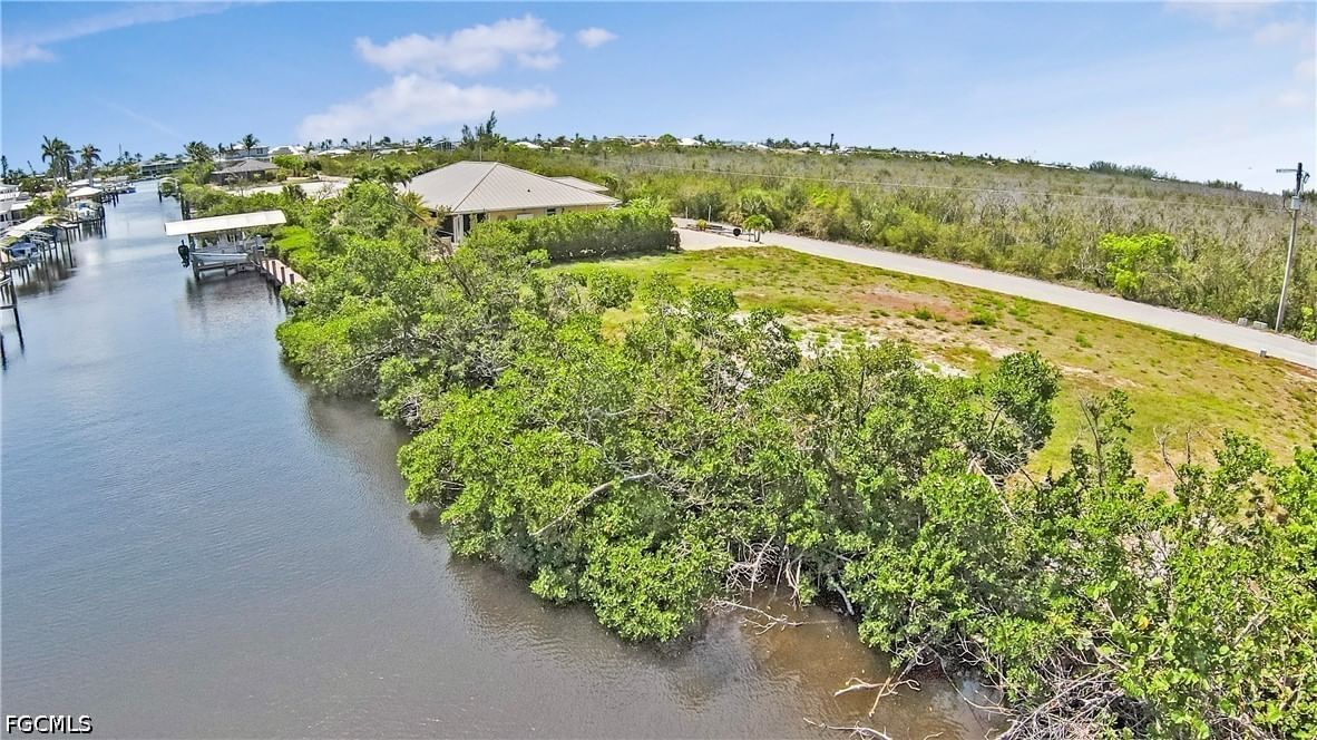 2807 Cussell Drive, St James City, FL 33956 photo 4