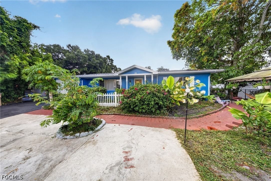 208 Redcliff Avenue, Lehigh Acres, FL 33936 photo 3