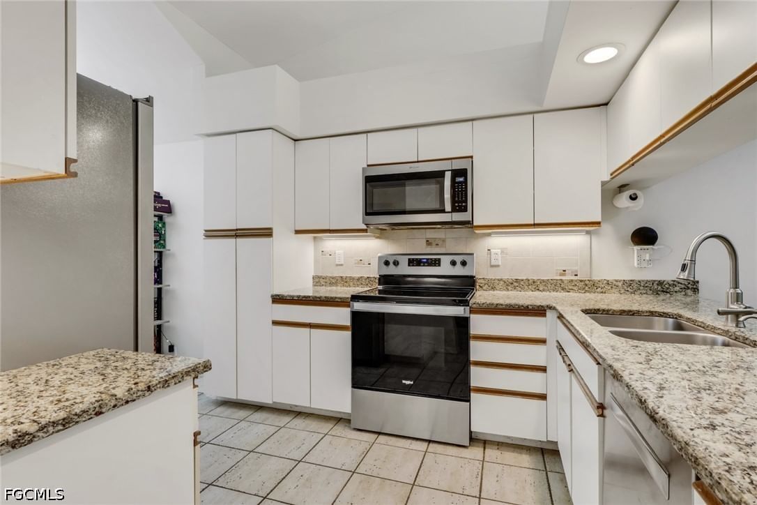13206 Greywood Circle, Fort Myers, FL 33966 photo 2