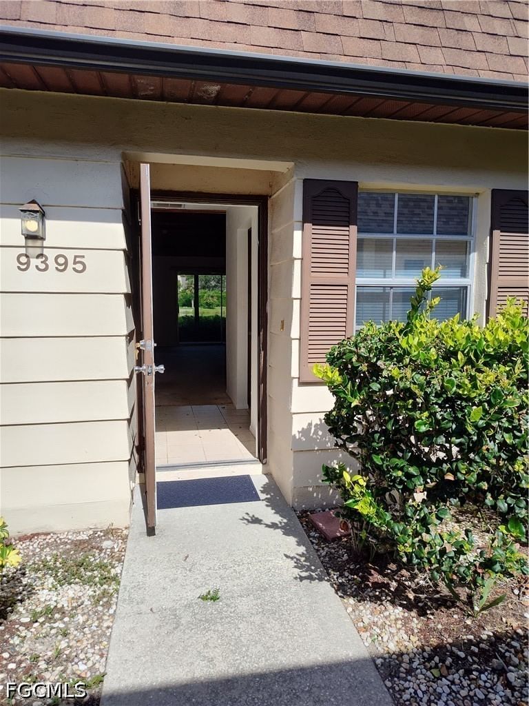 9395 Lennex Lane W #9395, Fort Myers, FL 33919 photo 4