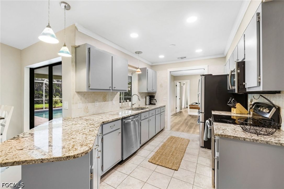 801 SW 52nd Street, Cape Coral, FL 33914 photo 2