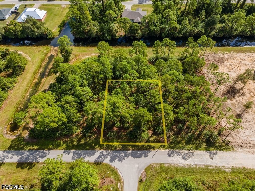 231 Thornton Avenue S, Lehigh Acres, FL 33974 photo 2