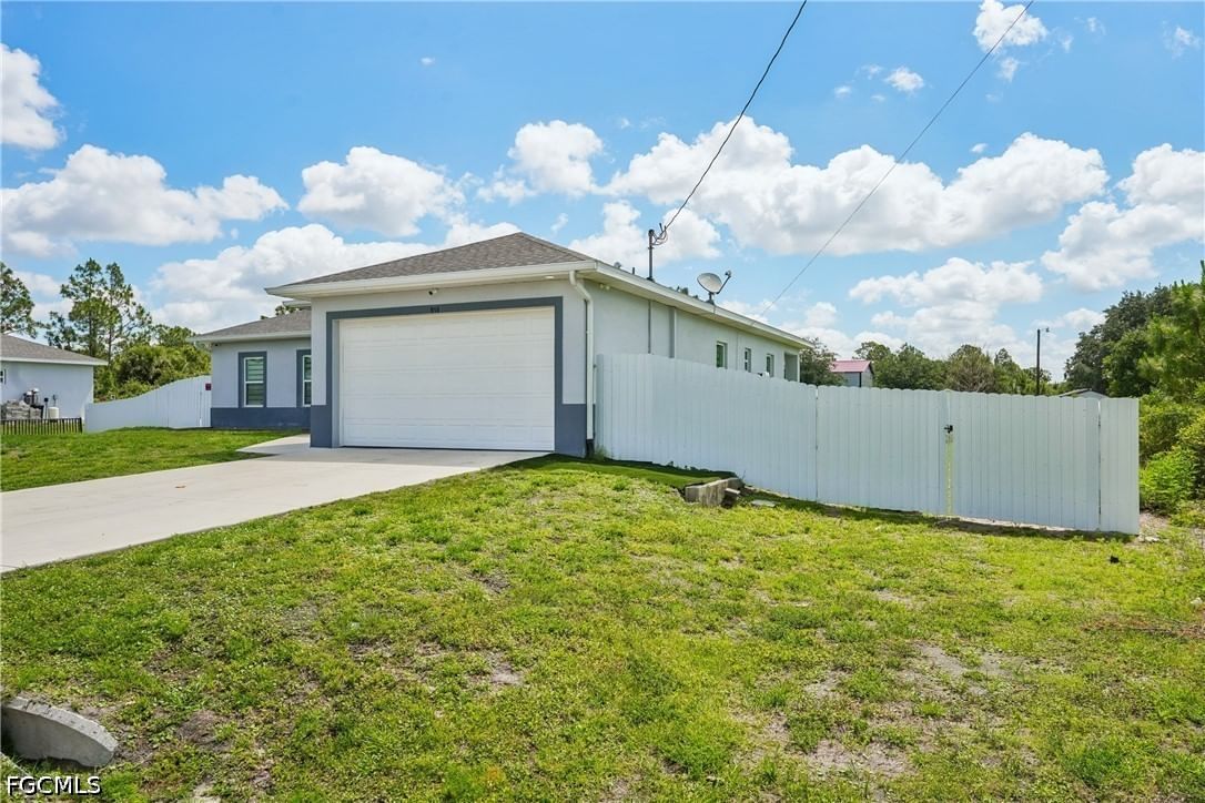 910 Richmond Avenue N, Lehigh Acres, FL 33972 photo 2