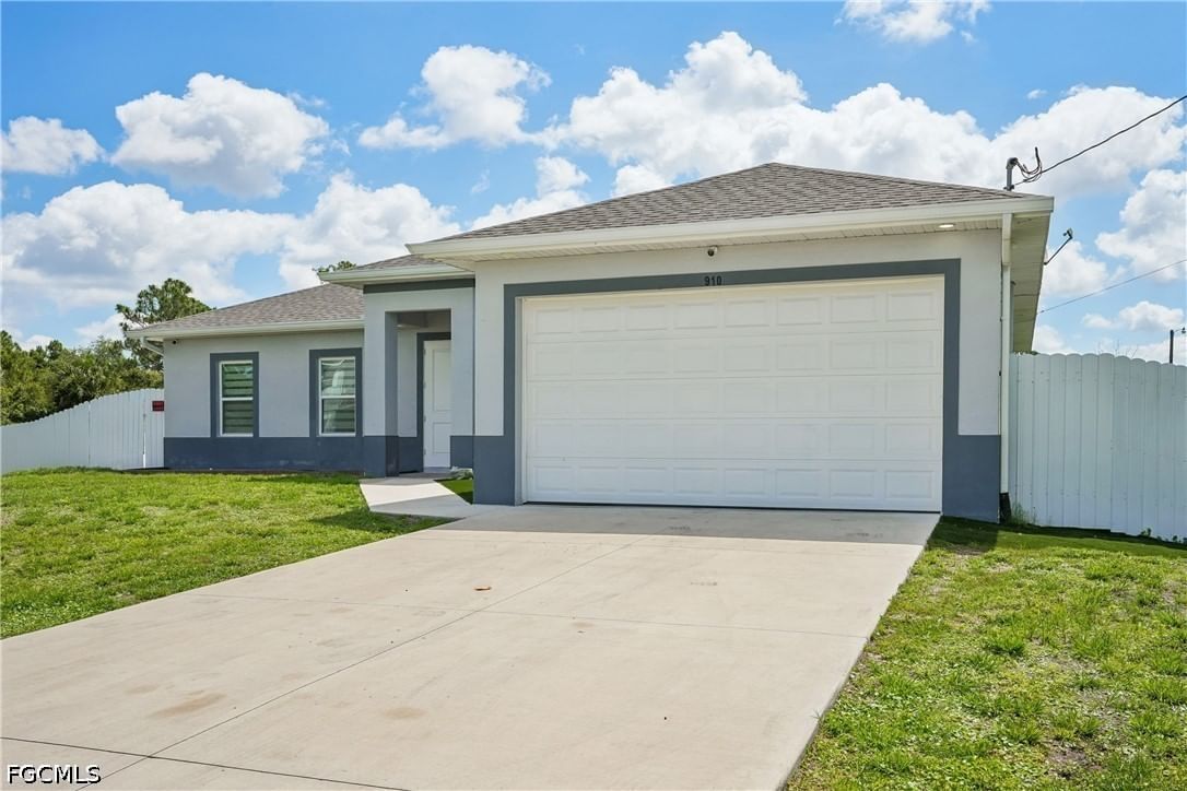 910 Richmond Avenue N, Lehigh Acres, FL 33972 photo 3
