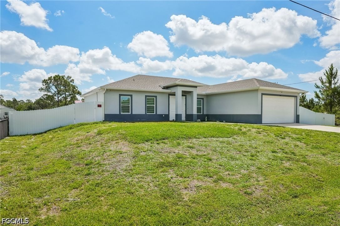 910 Richmond Avenue N, Lehigh Acres, FL 33972 photo 4