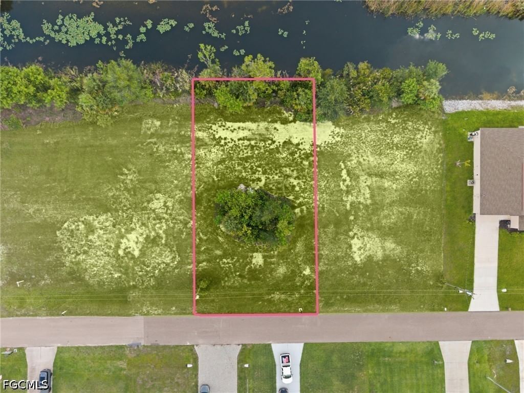 907 NE 32nd Terrace, Cape Coral, FL 33909 photo 2