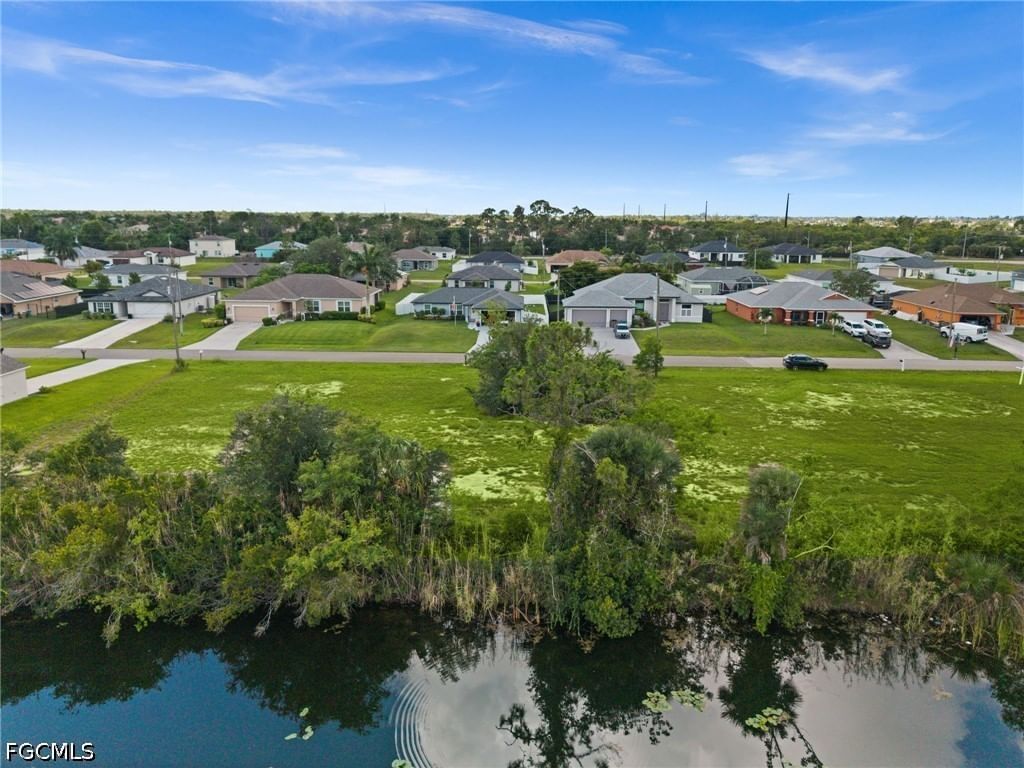 907 NE 32nd Terrace, Cape Coral, FL 33909 photo 3
