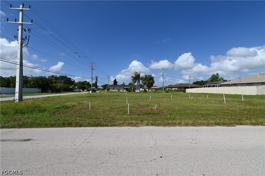 3928 SE 4th Avenue, Cape Coral, FL 33904 photo 2