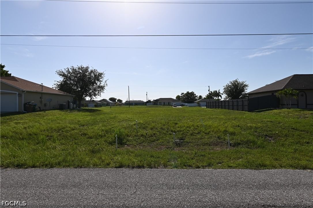 1701 NE 6th Place, Cape Coral, FL 33909 photo 2