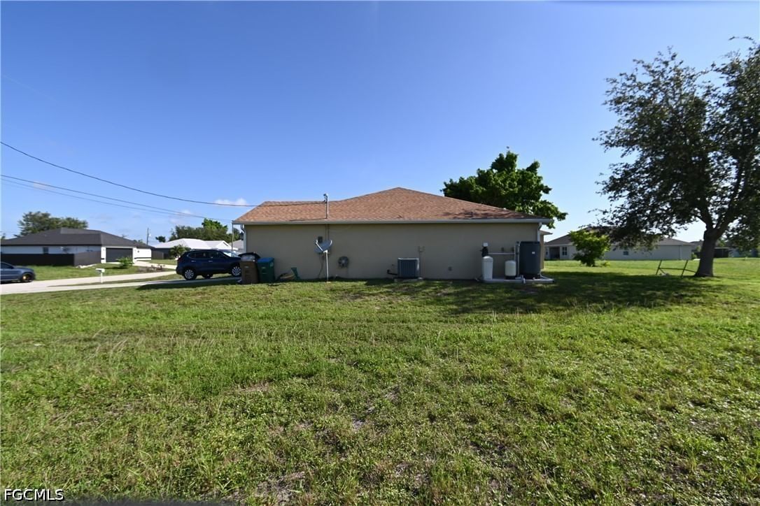 1701 NE 6th Place, Cape Coral, FL 33909 photo 3