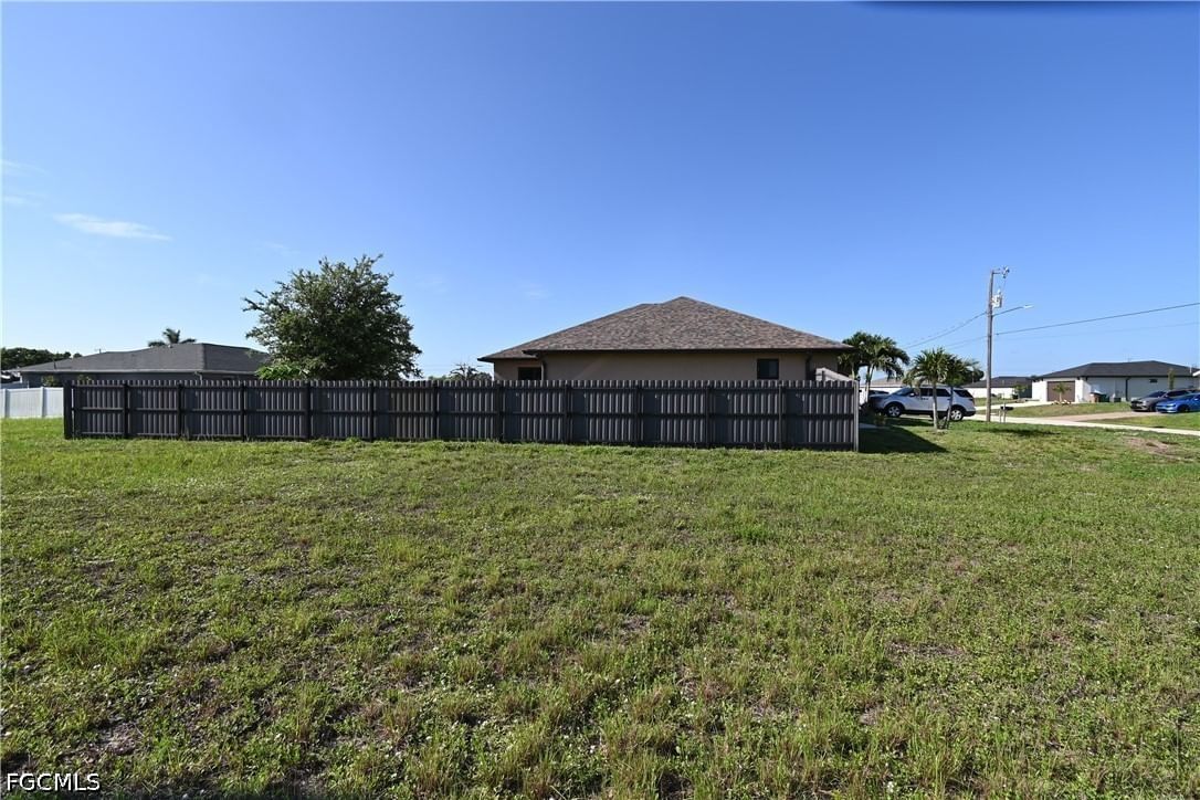 1701 NE 6th Place, Cape Coral, FL 33909 photo 4