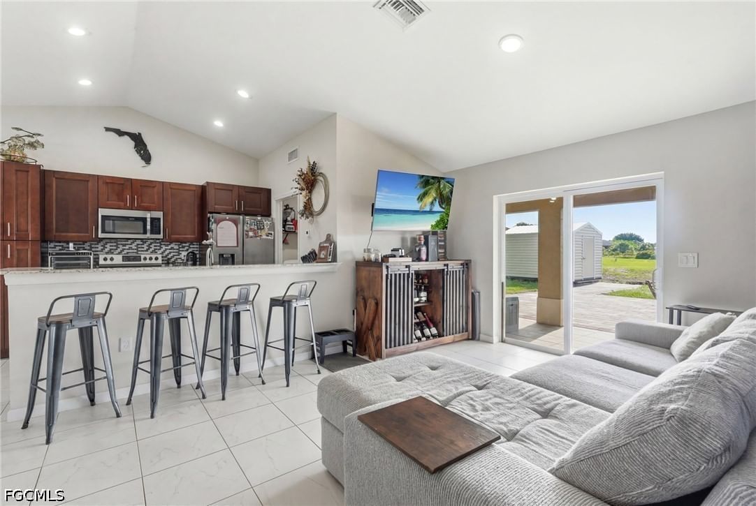 7075 Tide Circle, Labelle, FL 33935 photo 4