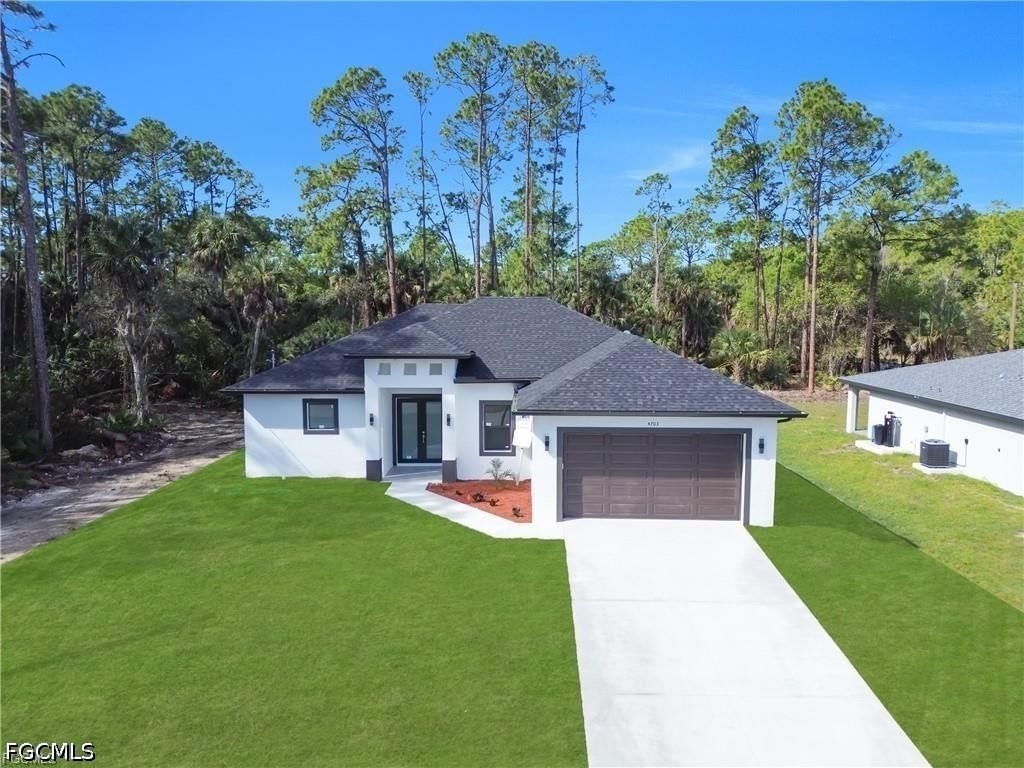 4703 Sara Avenue N, Lehigh Acres, FL 33971 photo 2