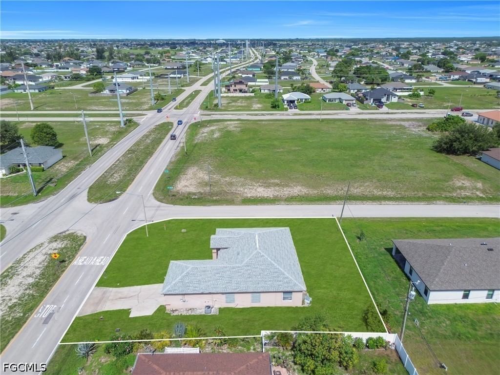 21 Kismet Parkway E, Cape Coral, FL 33909 photo 2