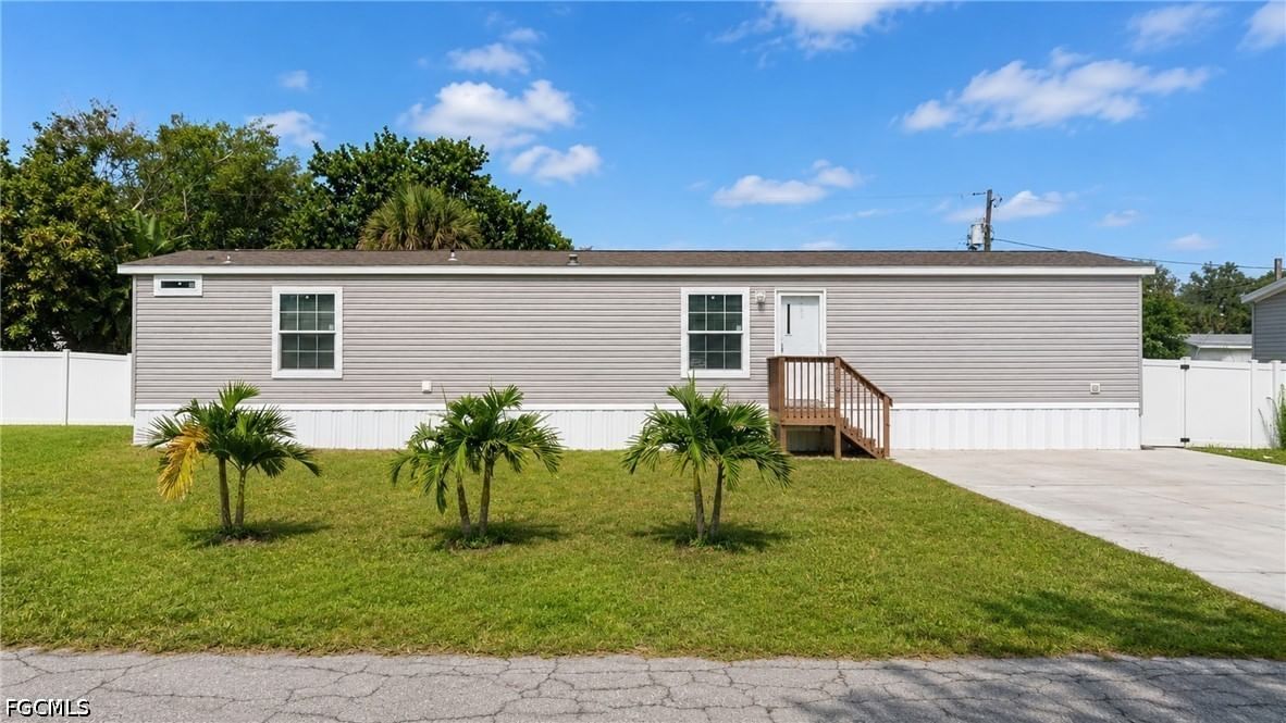 21190 Cypress Park Circle, Estero, FL 33928 photo 2