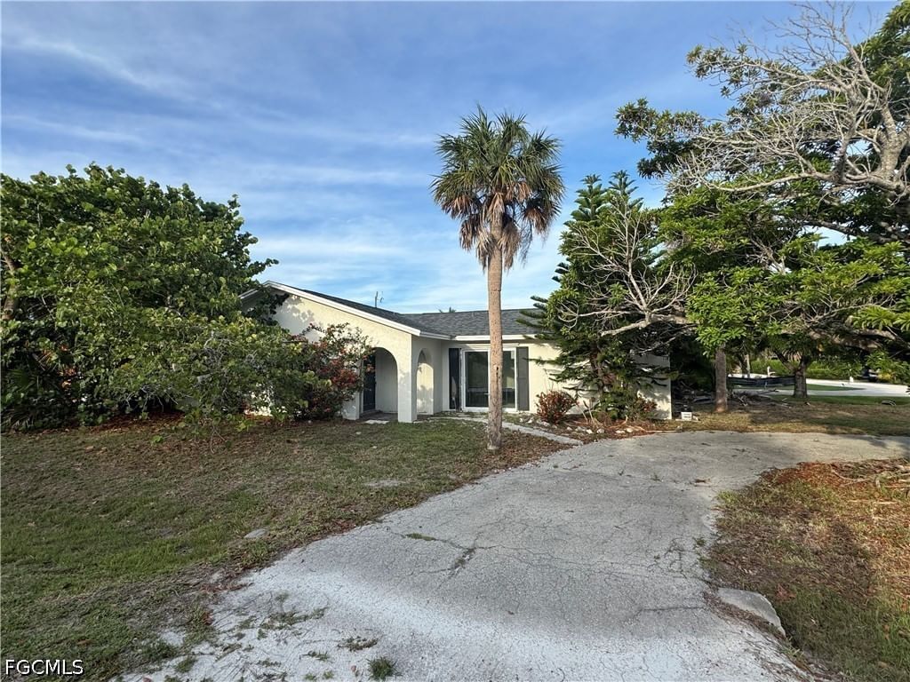 1683 Atlanta Plaza Drive, Sanibel, FL 33957 photo 2