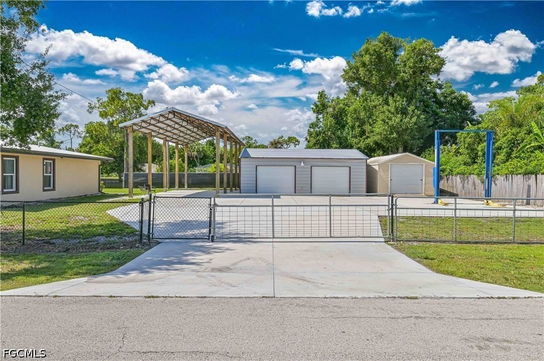 427 Stockton Street, North Fort Myers, FL 33903 photo 4