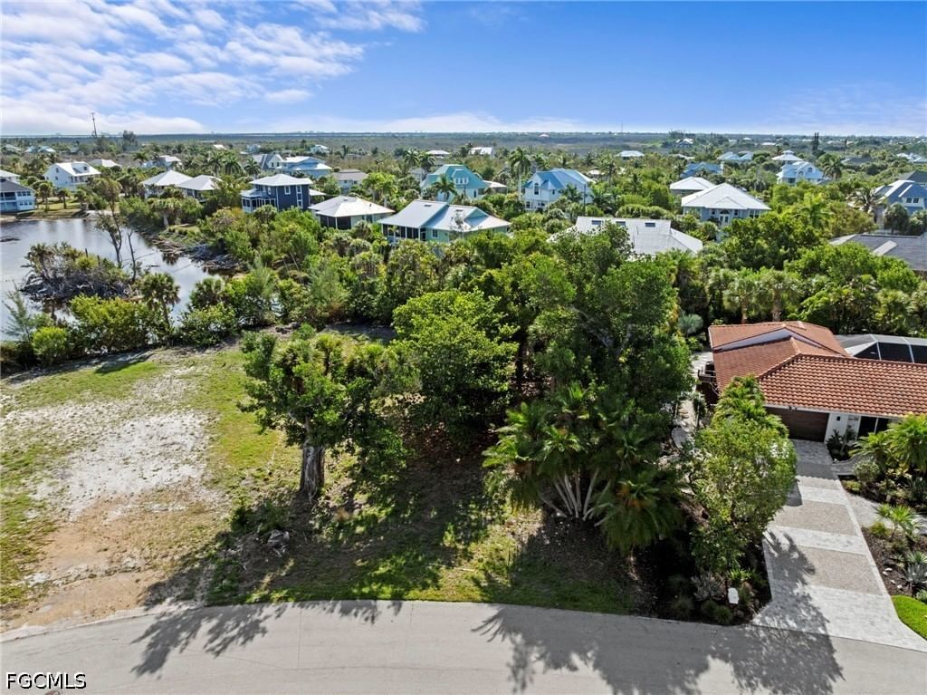 564 Chert Court, Sanibel, FL 33957 photo 2