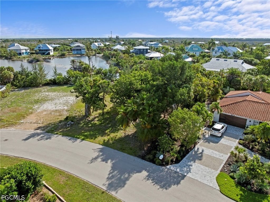564 Chert Court, Sanibel, FL 33957 photo 3