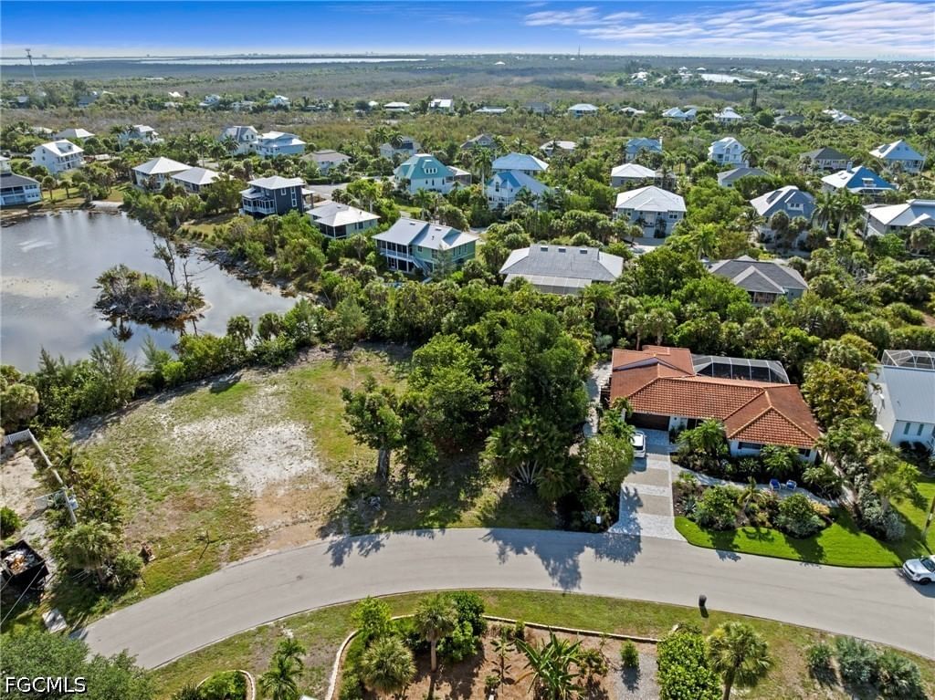564 Chert Court, Sanibel, FL 33957 photo 4