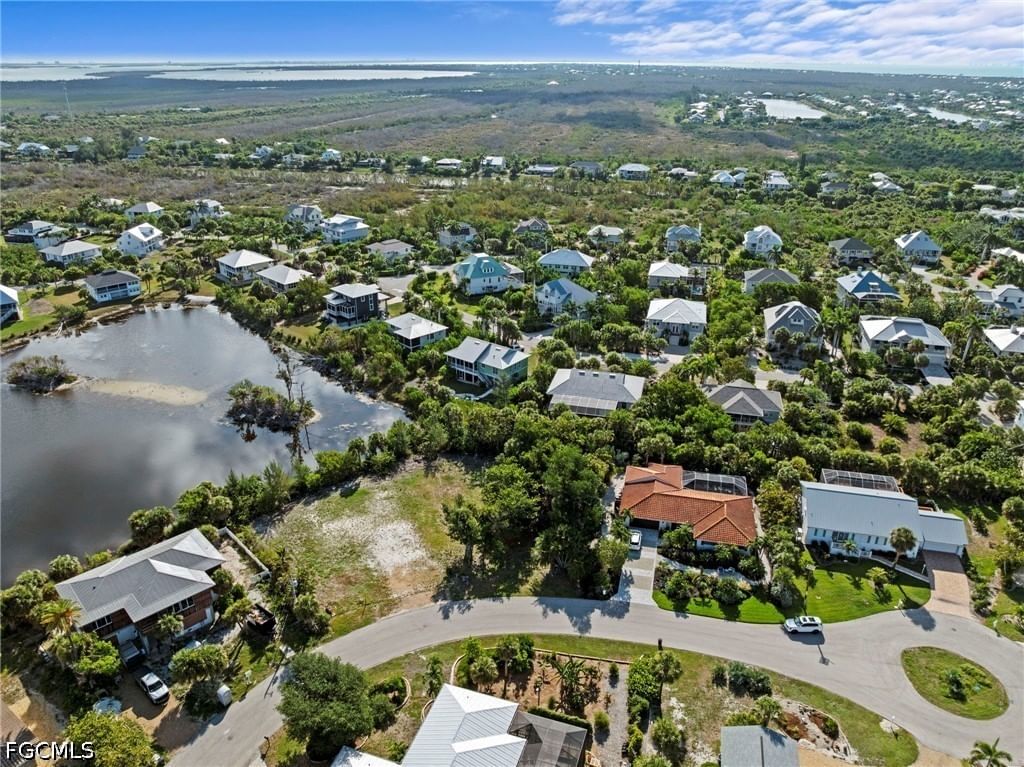 564 Chert Court, Sanibel, FL 33957 photo 5