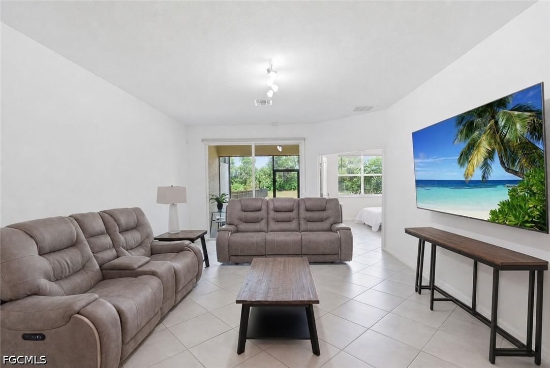 1648 Alameda Drive, Naples, FL 34120 photo 5