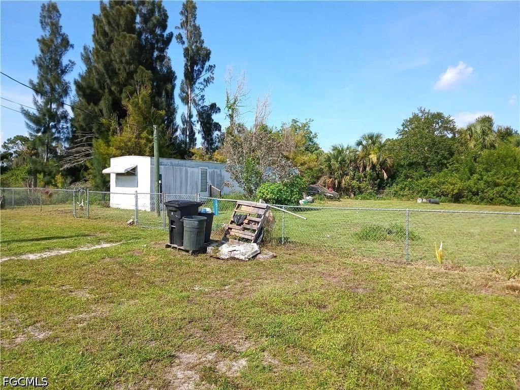 1511 Laurel Drive, North Fort Myers, FL 33917 photo 2