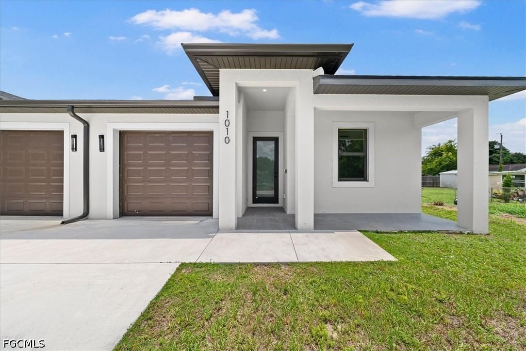 318 Naples Avenue S, Lehigh Acres, FL 33974 photo 4
