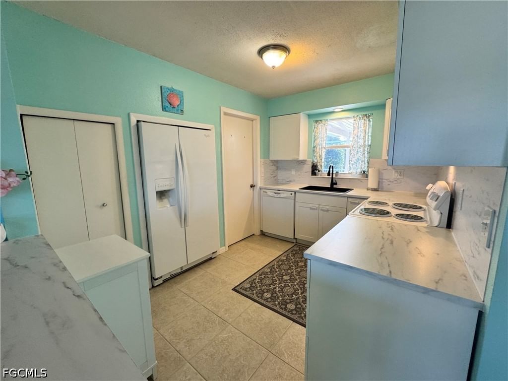1027 SE 17th Avenue, Cape Coral, FL 33990 photo 3