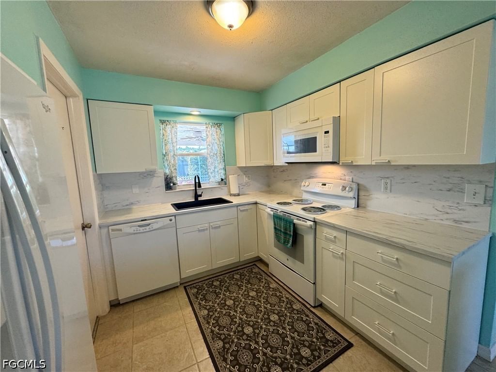 1027 SE 17th Avenue, Cape Coral, FL 33990 photo 4