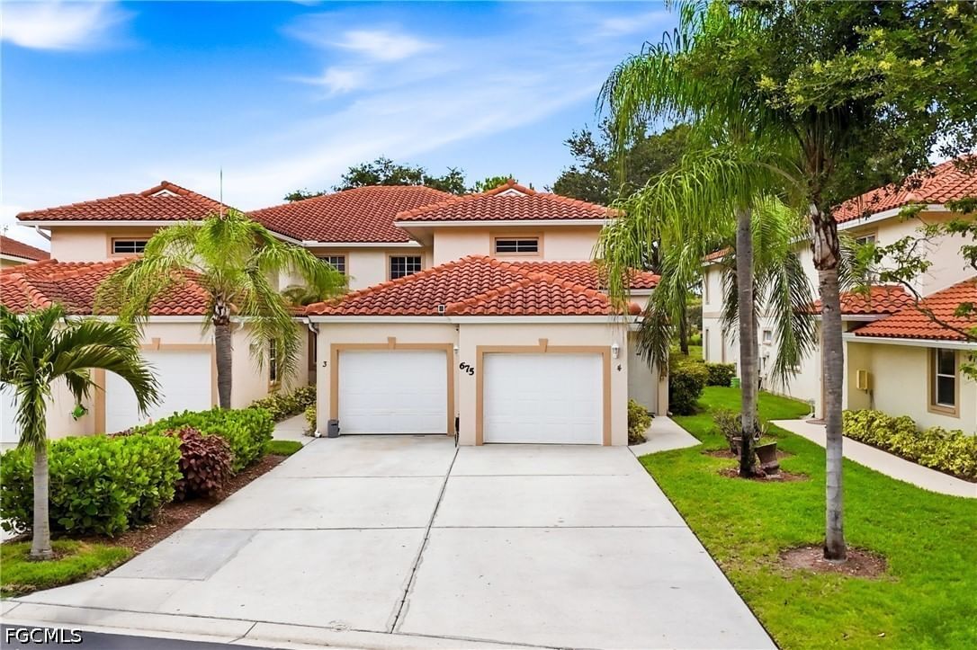 675 Luisa Lane #4, Naples, FL 34104 photo 2