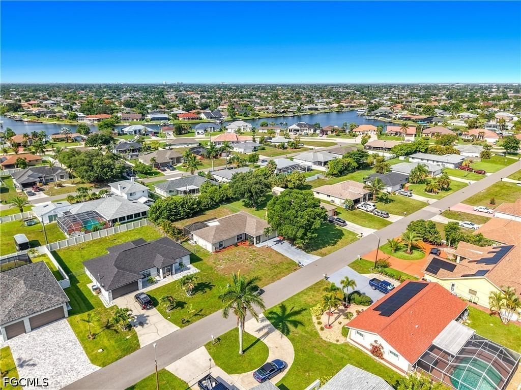 528 SE 27th Street, Cape Coral, FL 33904 photo 2