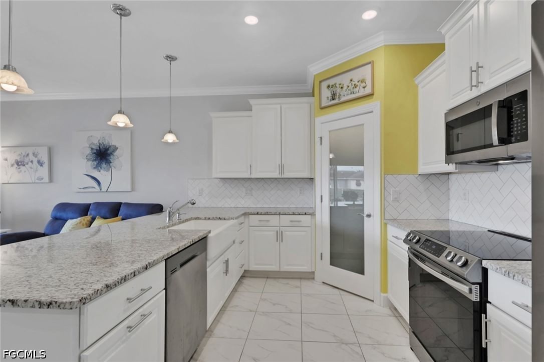 1519 NE 8th Place, Cape Coral, FL 33909 photo 4
