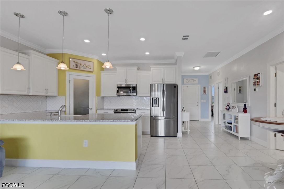 1519 NE 8th Place, Cape Coral, FL 33909 photo 5