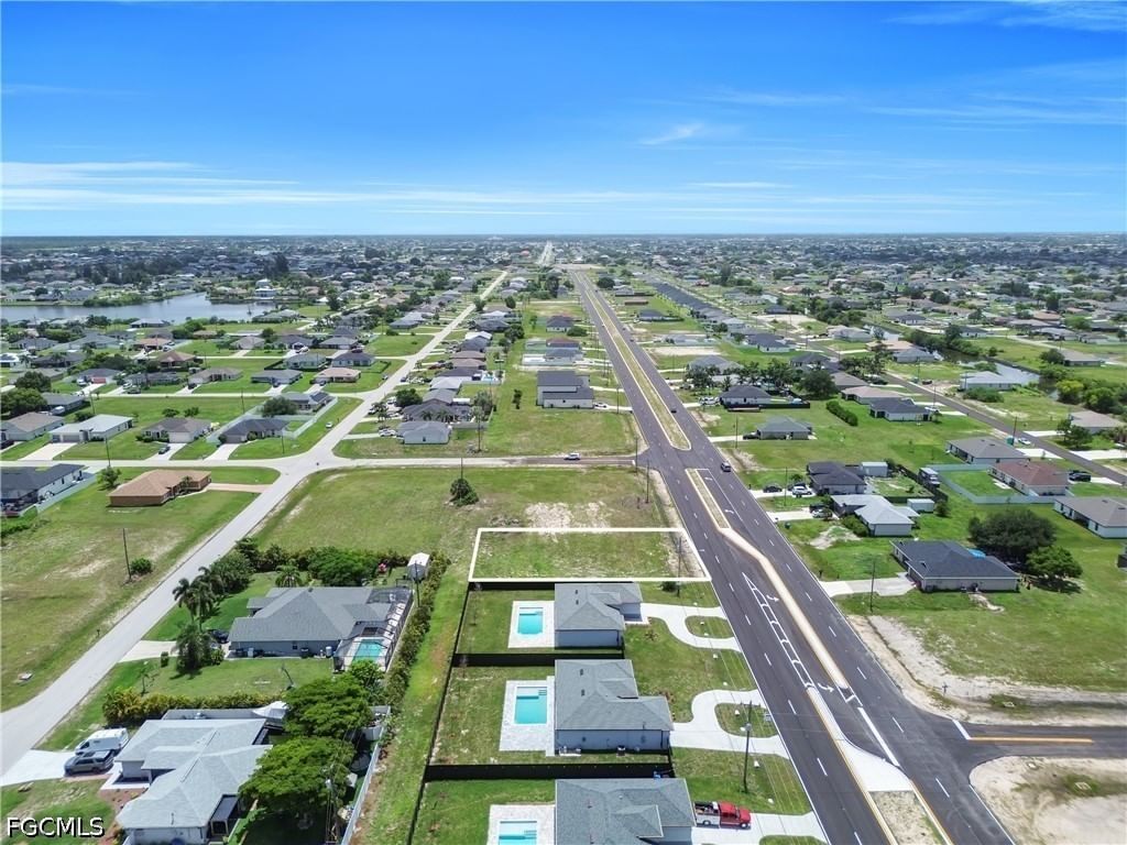 107 Diplomat Parkway E, Cape Coral, FL 33909 photo 2