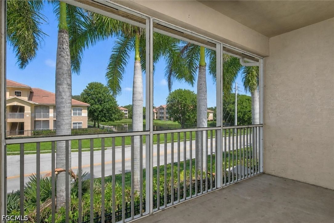 8521 Oakshade Circle #422, Fort Myers, FL 33919 photo 4