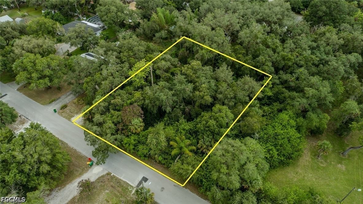 543 E Hickpochee Avenue, Labelle, FL 33935 photo 2