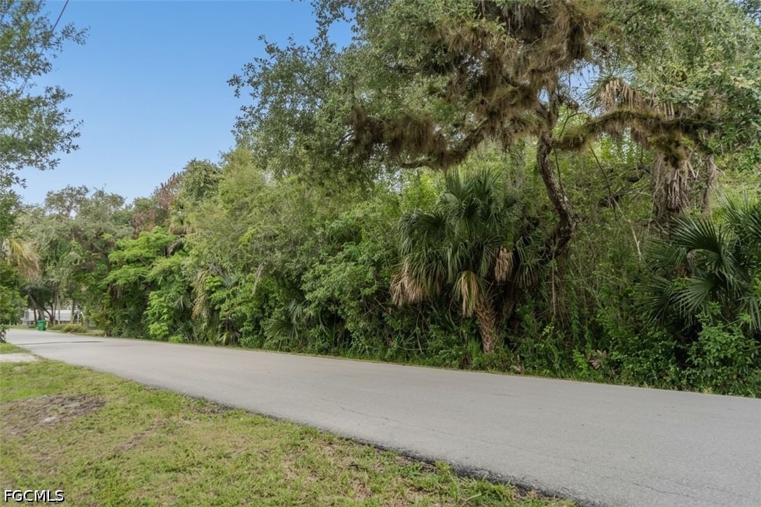 543 E Hickpochee Avenue, Labelle, FL 33935 photo 4