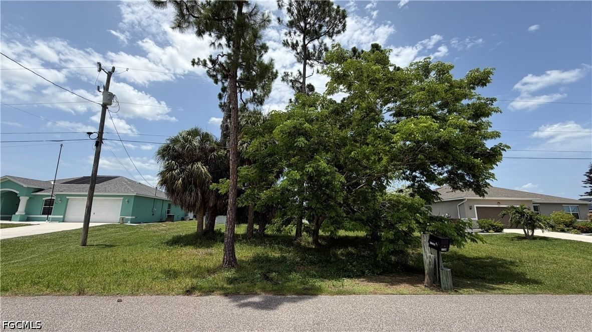 1719 NE 33rd Lane, Cape Coral, FL 33909 photo 2