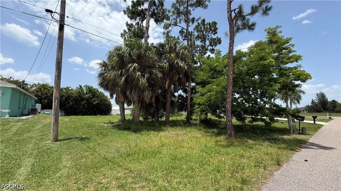 1719 NE 33rd Lane, Cape Coral, FL 33909 photo 3