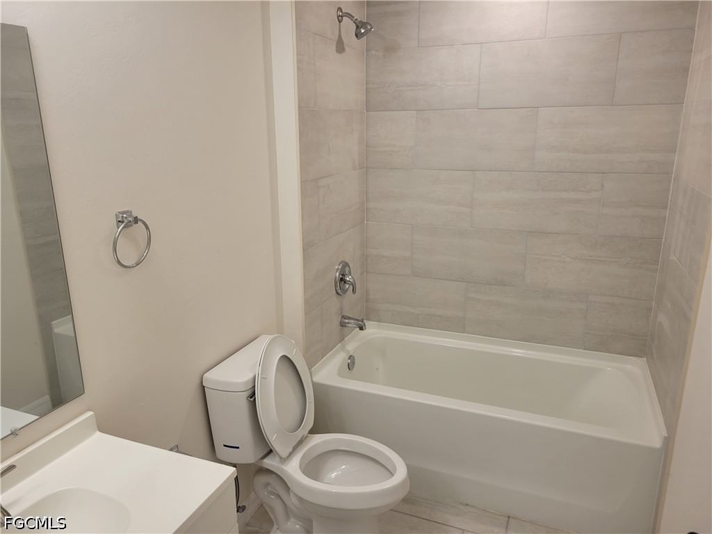 1105 NE 6th Place, Cape Coral, FL 33909 photo 3