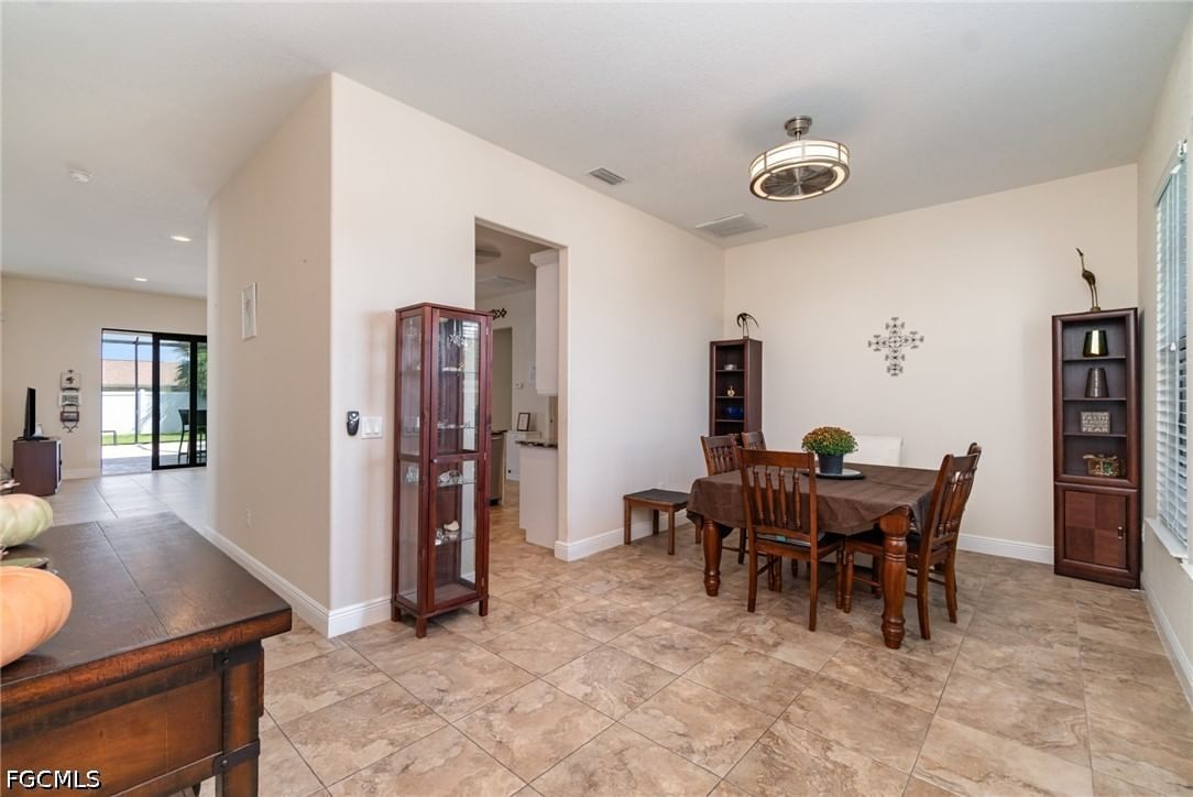 3137 SE 8th Avenue, Cape Coral, FL 33904 photo 3